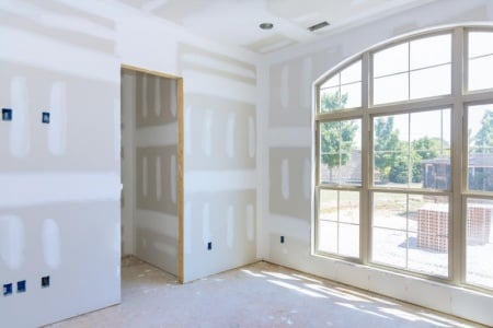 Quels revêtements muraux choisir pour moderniser votre intérieur ?